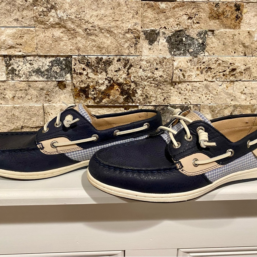 Sperry dark blue women’s boat shoes, size 9